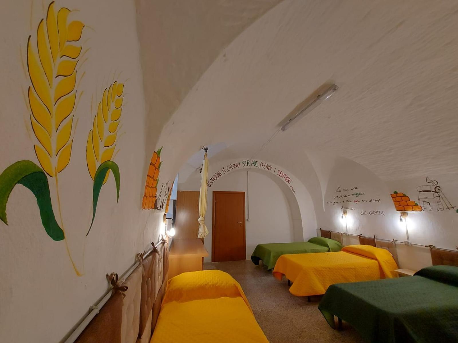 Lupus In Fabula Hostel Miglionico Kültér fotó